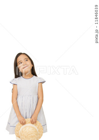 白いワンピースの女の子 11846039