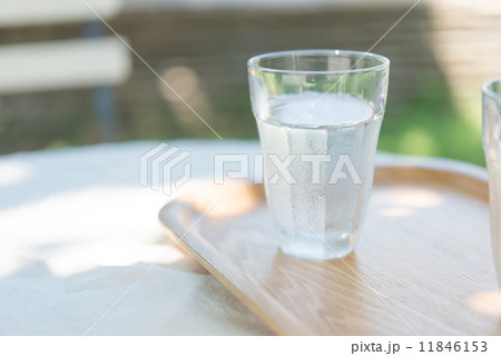 コップの水 コップの水 11846153