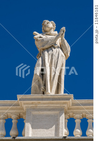Statues on the roof of St. Peter Cathedral in Vatican Statues on the roof of St. Peter Cathedral in Vatican 11846181