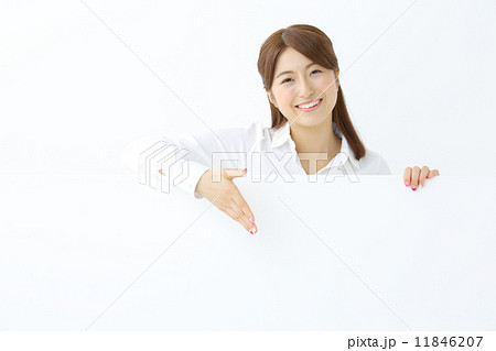 ホワイトボード・若い女性 ホワイトボード・若い女性 11846207