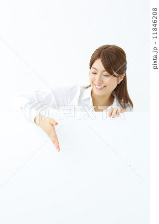 ホワイトボード・若い女性 ホワイトボード・若い女性 11846208