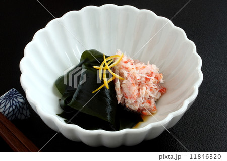 ワカメと蟹の酢の物　和食　日本酒 11846320