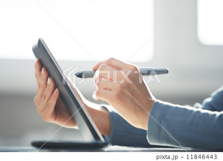 Working with digital tablet 11846443
