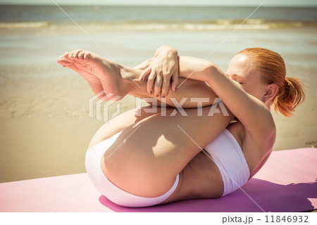 Woman doing yoga 11846932