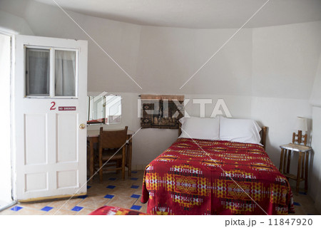 古いモーテルの部屋 11847920