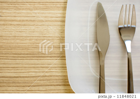 Plate and cutlery  11848021