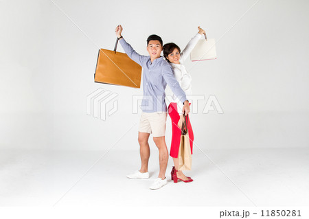 Couple Shopping 11850281