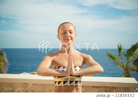 Beautiful woman practicing yoga 11850332