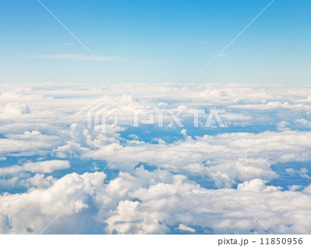 horizon above white clouds in blue sky horizon above white clouds in blue sky 11850956