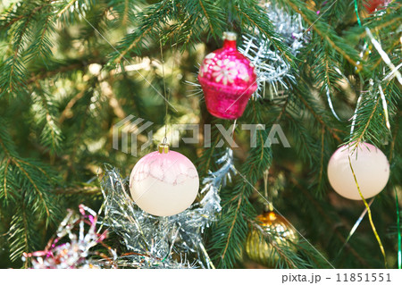 white balls and pink house christmas decoration 11851551