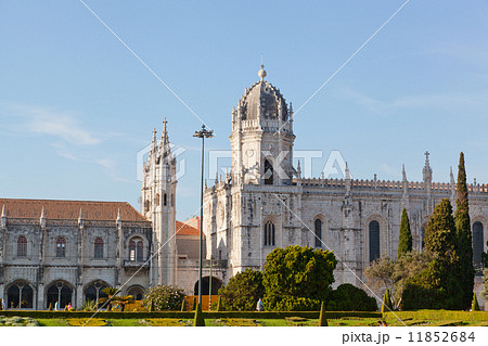 historic monastery "Mosteiro dos Jeronimos" of Lisbon in Portugal 11852684