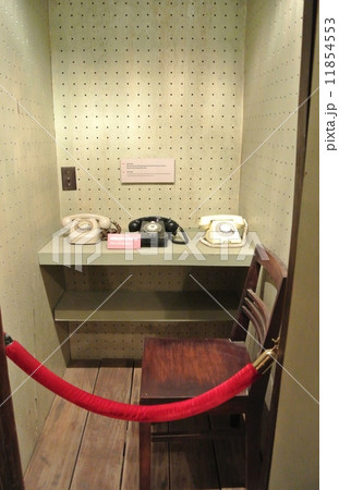 防空司令室の電話機・タンロン遺跡内（ベトナム・ハノイ） 11854553