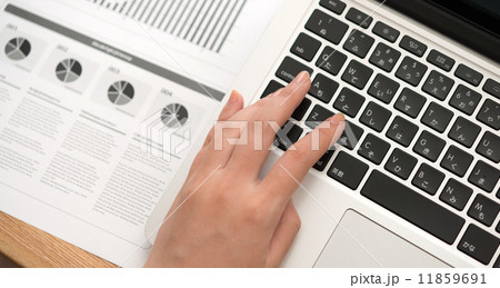 デスクワーク 11859691