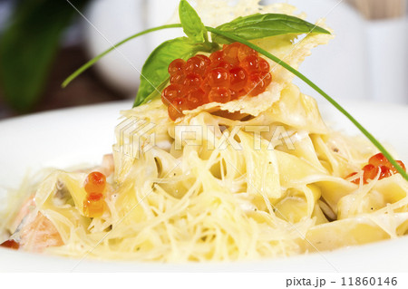 macaroni and cheese and salmon caviar 11860146