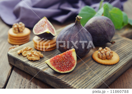 Fresh figs Fresh figs 11860788