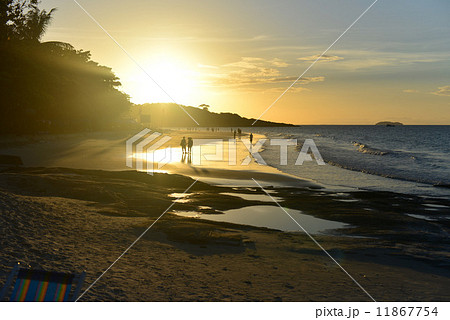 タイのビーチリゾート サメット島での朝日 11867754