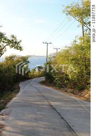タイのビーチリゾート サメット島での道 11867758