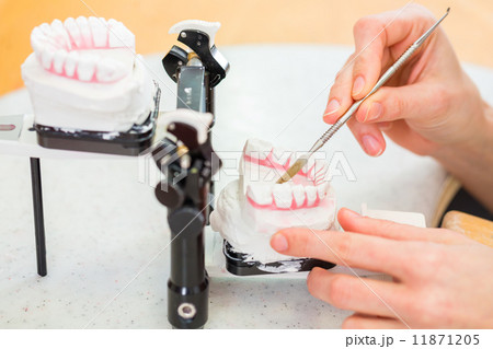 Dental technician producing denture Dental technician producing denture 11871205