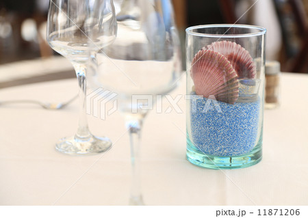 高級レストランのテーブル 11871206