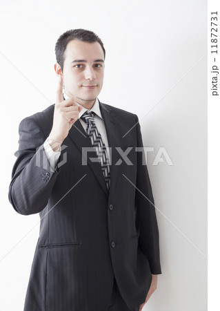 指を立てるフランス人 11872731