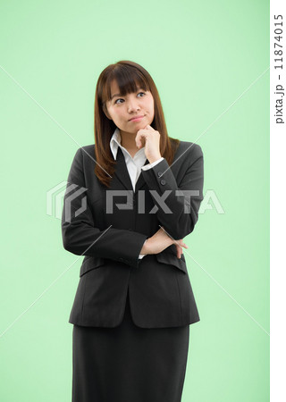 クロマキーを利用した切り抜きのためのポーズ素材ー20代の働く女性、ビジネスウーマンのイメージ。 11874015