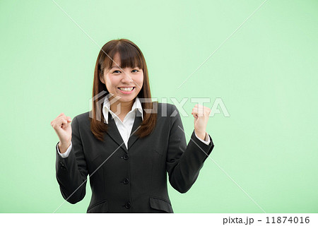 クロマキーを利用した切り抜きのためのポーズ素材ー20代の働く女性、ビジネスウーマンのイメージ。 クロマキーを利用した切り抜きのためのポーズ素材ー20代の働く女性、ビジネスウーマンのイメージ。 11874016