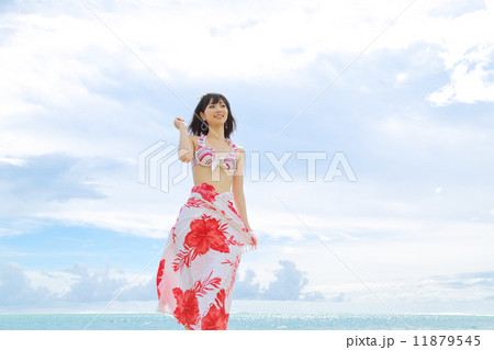 海外旅行・若い女性 11879545