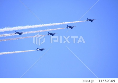 航空自衛隊のブルーインパルス三代目です 11880369