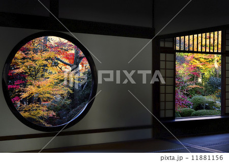 源光庵 悟りの窓 迷いの窓 秋 紅葉 源光庵 悟りの窓 迷いの窓 秋 紅葉 11881156
