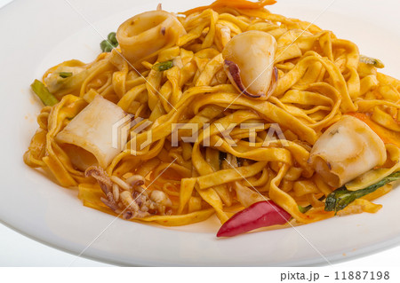 Fried noodles with calamari 11887198
