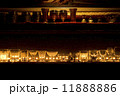 高級バーのグラス 11888886