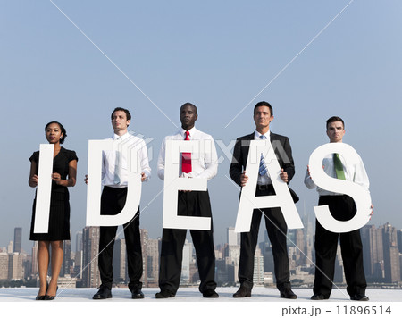 Business People with Ideas in the City 11896514