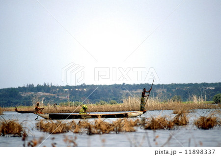 ガンビエ水上集落 交通手段 ボート 小舟 ガンビエ水上集落 交通手段 ボート 小舟 11898337