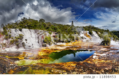 Orakei Korako geotermal valley 11898453