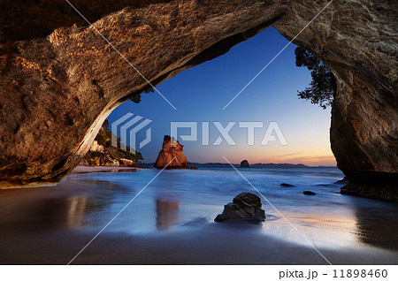 Cathedral Cove, New Zealand 11898460