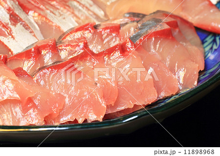 ブリ（ハマチ）の刺身 11898968