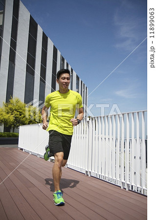 Asian man running 11899063