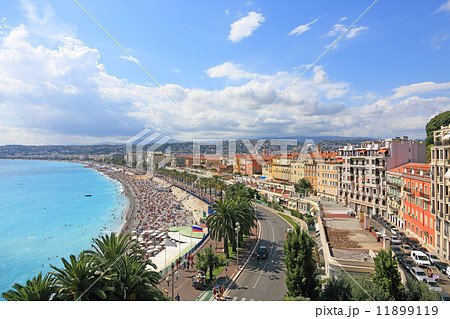 明るいニースの景色 11899119