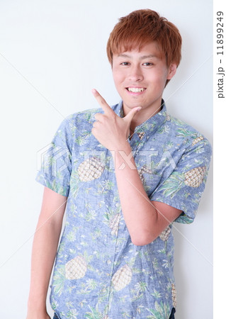 若い男性　ポートレート　汎用イメージ 11899249