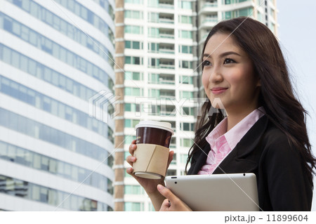 Business woman holding a paper cup of coffee 11899604