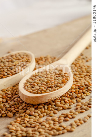 Spoons and lentils 11900146