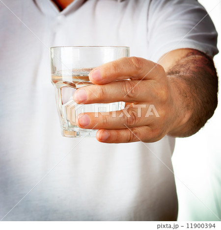 Man holding glass 11900394