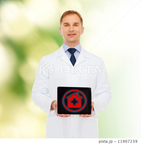 smiling male doctor with tablet pc 11907239