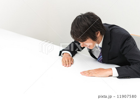 謝罪ビジネスシーン 11907580