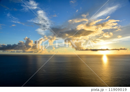 小笠原の夕景 11909019