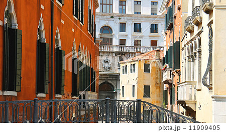 Beautiful houses on a narrow street in Venice, Italy 11909405
