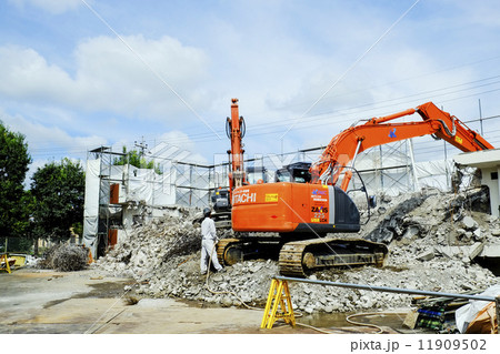 建物の解体現場 11909502