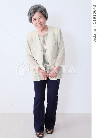 シニア女性　イメージ 11910643