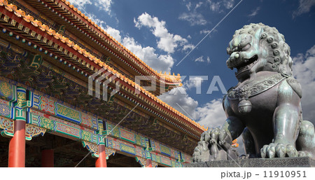 Bronze Guardian Lion Statue in the Forbidden City, Beijing, China 11910951