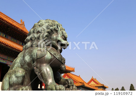 Bronze Guardian Lion Statue in the Forbidden City, Beijing, China Bronze Guardian Lion Statue in the Forbidden City, Beijing, China 11910972